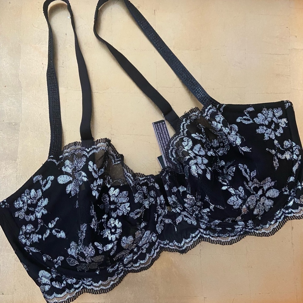 Victoria's Secret Metallic Floral Print Lace Bra size 34DD